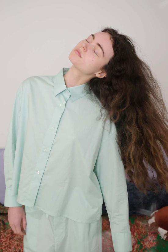  베클리나 반팔 티셔츠 클래식 셔츠 그린 - BEKLINA