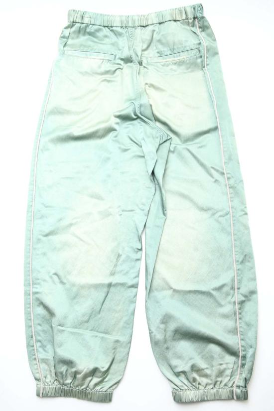  메종 미하라 야스히로 치노 팬츠 Mihara Yasuhiro 에이지드 새틴 팬츠 카키 - MAISON MIHARA YASUHIRO