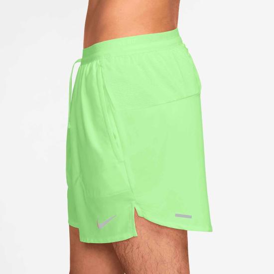 나이키 STRIDE 스트라이드 드라이 핏 5인치 브리프 라인드 러닝 쇼츠 DM4755 701 BARELY VOLT DOM - NIKE