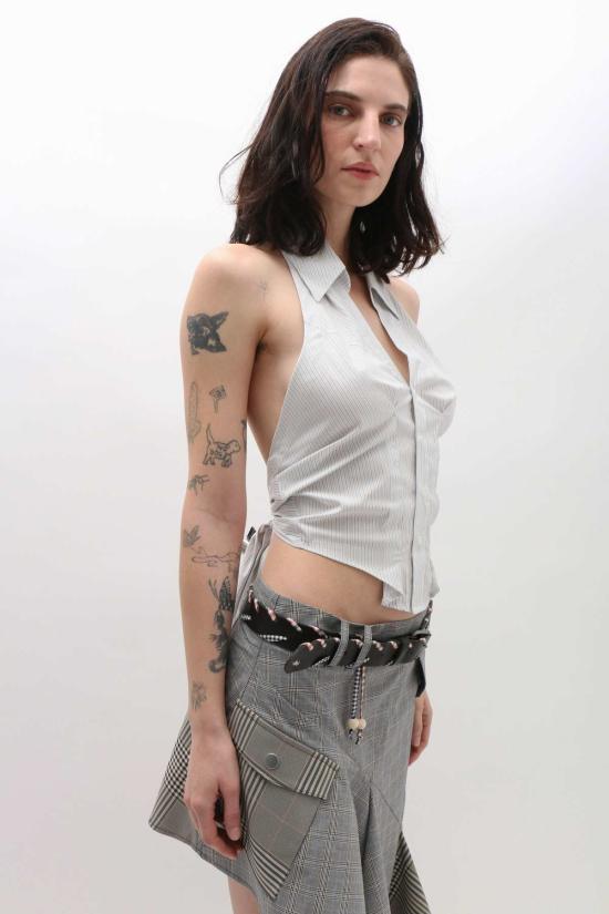  레이브 리뷰 민소매 티셔츠 Rave Review Aila 핀스트라이프 홀터 탑 - RAVE REVIEW