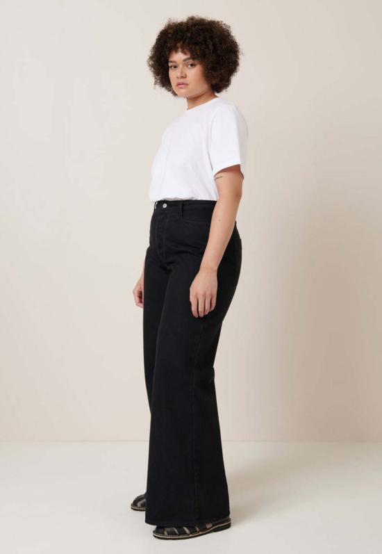  코우토우 데님 팬츠 하이 퍼들 진 블랙 데님 - KOWTOW