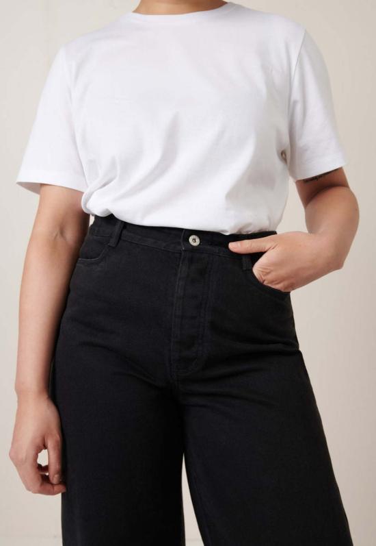  코우토우 데님 팬츠 하이 퍼들 진 블랙 데님 - KOWTOW