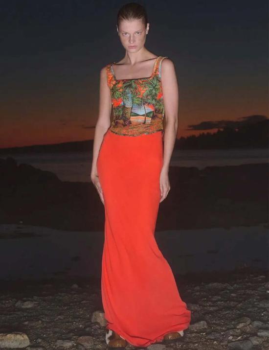  프리스카베라 롱 원피스 블러드 오렌지 키홀 드레스 - PRISCAVERA