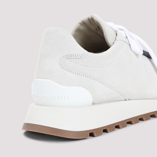  브루넬로 쿠치넬리 샤이니 탭 디테일 스웨이드 러닝 스니커즈 MZSFG2110 C159 WHITE DOM - BRUNELLO CUCINELLI