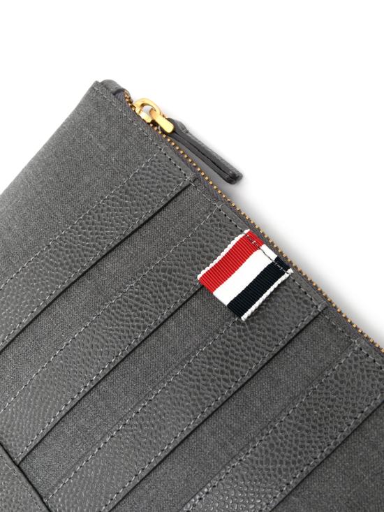 25SS 톰브라운 클러치/파우치 UAC052A F0543035 Med grey - THOM BROWNE
