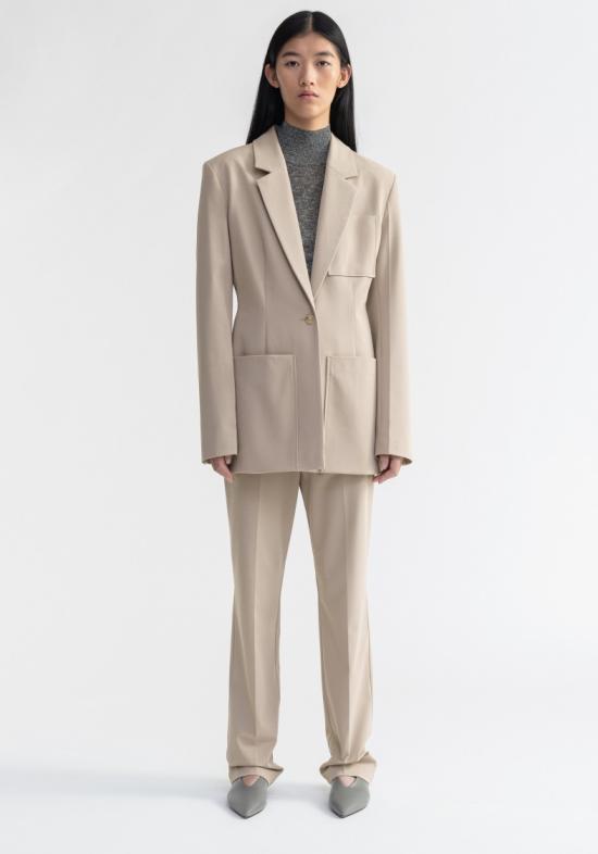 25FW 에어론 자켓 밀라 - 오버사이즈 포켓이 달린 웨이스트 블레이저 - AERON