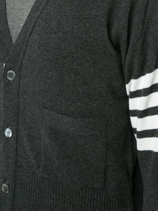 25FW 톰브라운 캐시미어 4바 숏 브이넥 가디건 MKCS01A 00011 022 DARK GREY - THOM BROWNE