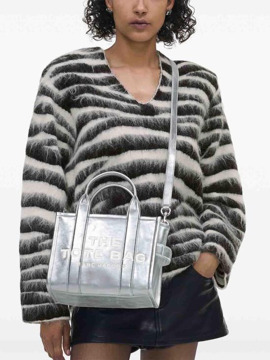 26SS 마크제이콥스 메탈릭 스몰 토트백 2F3HTT004H01039 - MARC JACOBS
