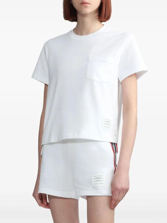 26SS 톰브라운 미드웨이트 저지 박시 숏슬리브 포켓 티셔츠 FJS123A00042 100 WHITE - THOM BROWNE