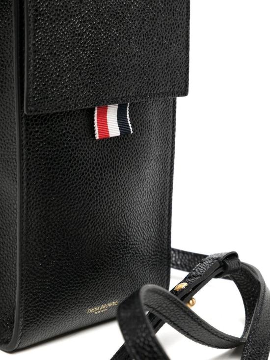 25FW 톰브라운 스트랩 휴대폰 홀더 핸드폰 액세사리 MAC113A00198 BLACK - THOM BROWNE