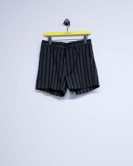  타카히로미야시타 더 솔로이스트 숏팬츠 . 블랙 & 화이트 스트라이프 울 반바지 - TAKAHIROMIYASHITA THE SOLOIST.