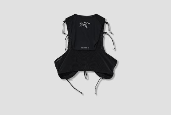25SS 아크테릭스 베스트 노반 7  남성용 X000006747 블랙 - ARC`TERYX