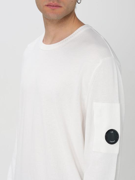 25FW 씨피 컴퍼니 코튼 크레이프 크루넥 렌즈 니트 스웨터 18CMKN086A006323O 103 White - C.P. COMPANY