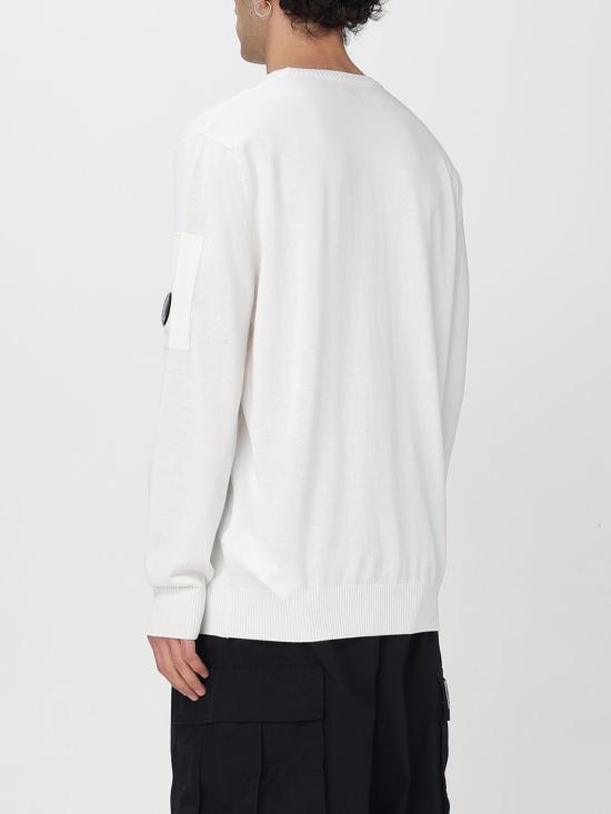 25FW 씨피 컴퍼니 코튼 크레이프 크루넥 렌즈 니트 스웨터 18CMKN086A006323O 103 White - C.P. COMPANY