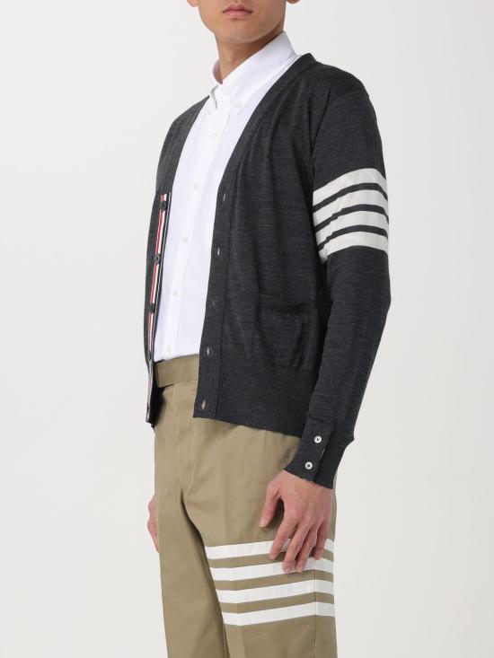 25FW 톰브라운 4바 서스테이너블 파인 메리노 울 클래식 가디건 MKC002AY1014 022 Charcoal - THOM BROWNE