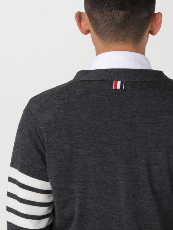 25FW 톰브라운 4바 서스테이너블 파인 메리노 울 클래식 가디건 MKC002AY1014 022 Charcoal - THOM BROWNE