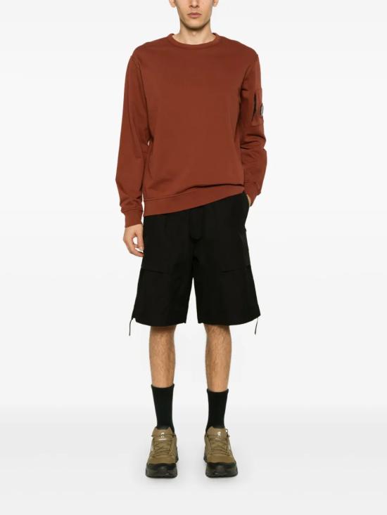 25SS 씨피 컴퍼니 레귤러 핏 코튼 스웨트셔츠  18CMSS019A002246G598 SABLE DOM - C.P. COMPANY