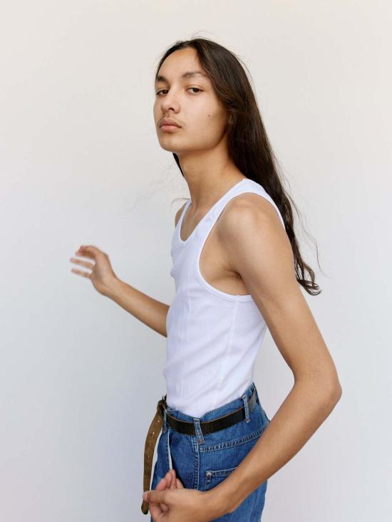  더 레터스 민소매 티셔츠 레터스 랜덤 텔레코 코튼 라운드 리브 탱크 화이트 - THE LETTERS