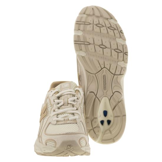  뉴발란스 740 스니커즈 U740 WHITE BEIGE - NEW BALANCE