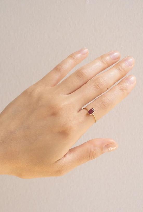  제니 권 디자인스 반지 제니 권이 디자인한 에메랄드 컷 루비 위스프 - JENNIE KWON DESIGNS