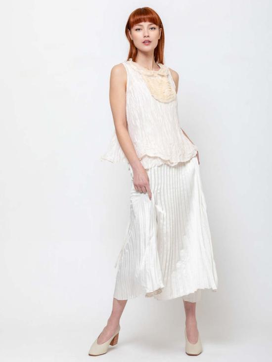  Hazel Brown 캐미솔 러플 요크와 언더 이 있는 헤이즐 브라운 블라우스