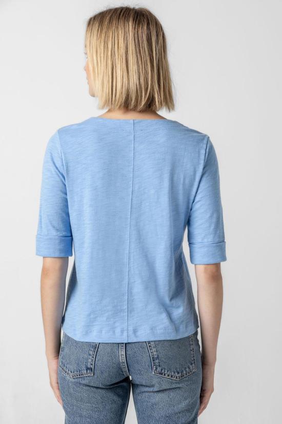  릴라 피 반팔 티셔츠 릴라 P. 커프드 슬리브 스플릿 넥 탑 말리부 - LILLA P