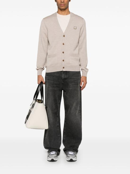 25SS 메종키츠네 볼드 폭스 헤드 패치 V넥 가디건 MM00509KT10360134 DOM - MAISON KITSUNE