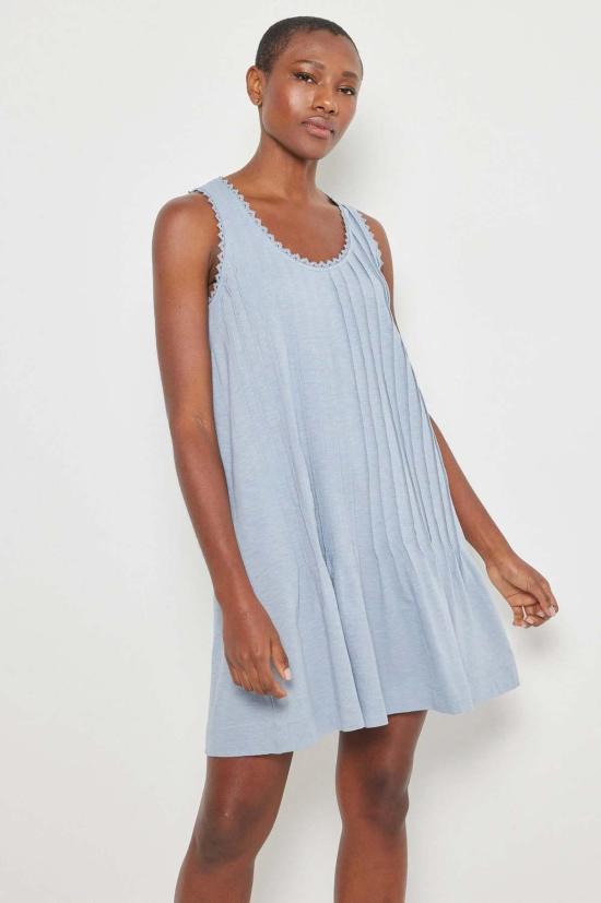  Lisa Todd 숏 원피스 트월 드레스 데님을 입은 리사 토드