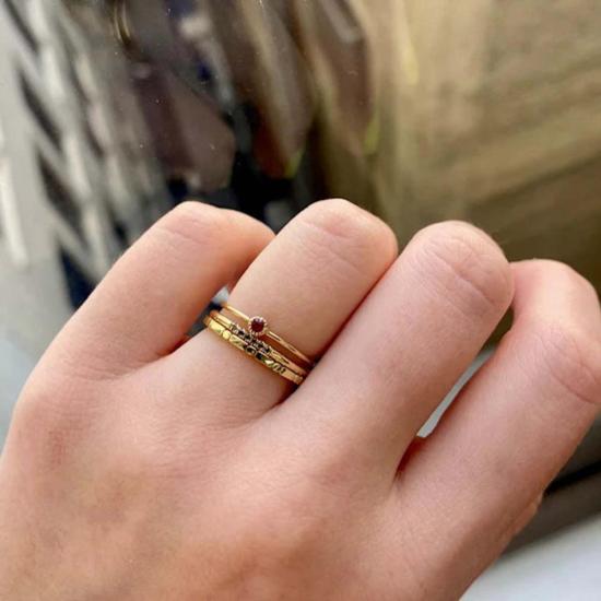  제니 권 디자인스 반지 제니 권이 디자인한 라운드 루비 문 드롭 링 - JENNIE KWON DESIGNS