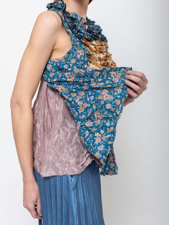  헤이즐 브라운 캐미솔 러플 요크와 언더 이 있는  블라우스, 블루 플로럴