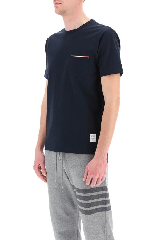 25SS 톰브라운 미디움 웨이트 저지 팁 포켓 크루넥 티셔츠 MJS010A01454 415 BLUE - THOM BROWNE