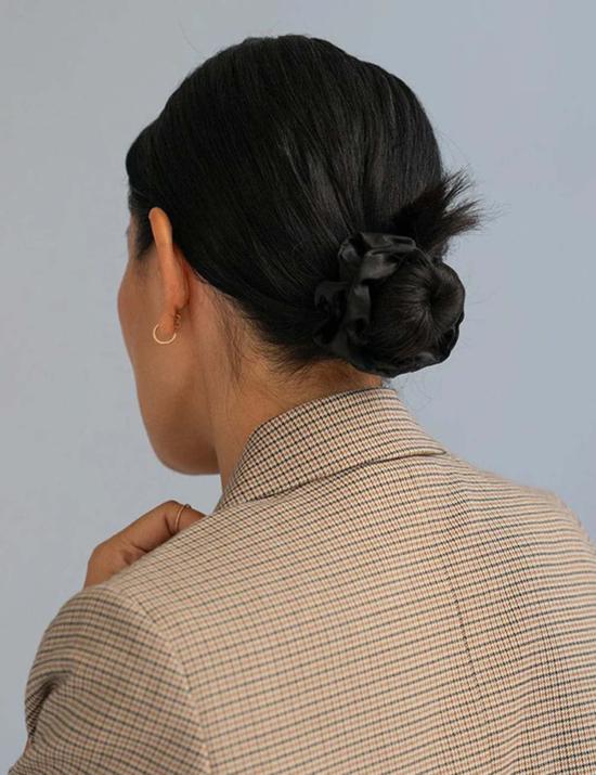  SHOP COUP D'ETAT 헤어 액세서리 쇼핑 Coup D'etat 미디엄 포니 실크 샤르뫼즈 스크런치 - OTHER BRANDS