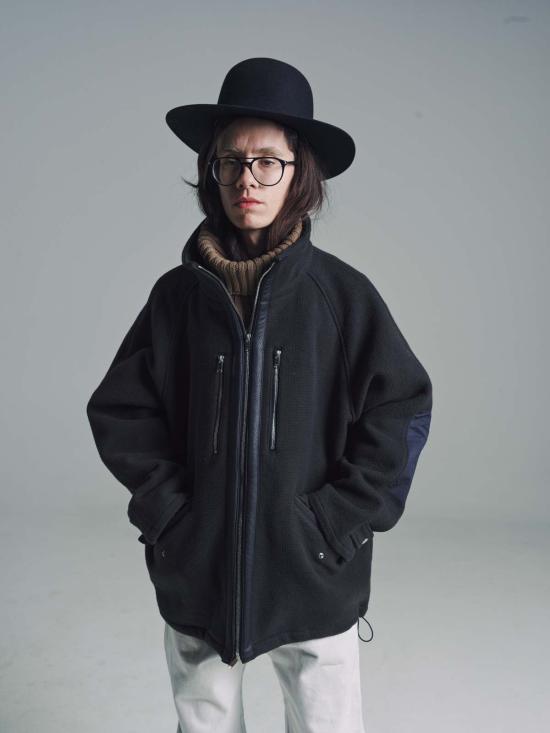  더 레터스 자켓 레터스 쉬링크드 더블 크로스 블랭킷 스탠드 칼라 지퍼 블루종 블랙 - THE LETTERS