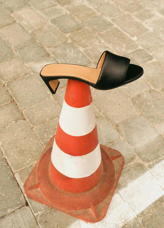  Flattered 뮬/슬리퍼 플래터드 탈룰라 가죽 슈즈 - FLATTERED