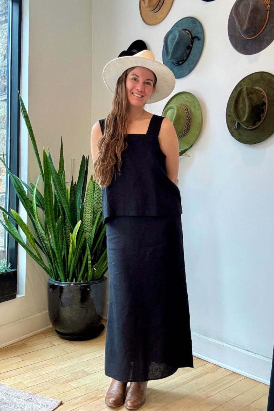  잇이즈웰 LA 민소매 티셔츠 It Is Well L.A. 리넨 스트랩 탱크탑 블랙