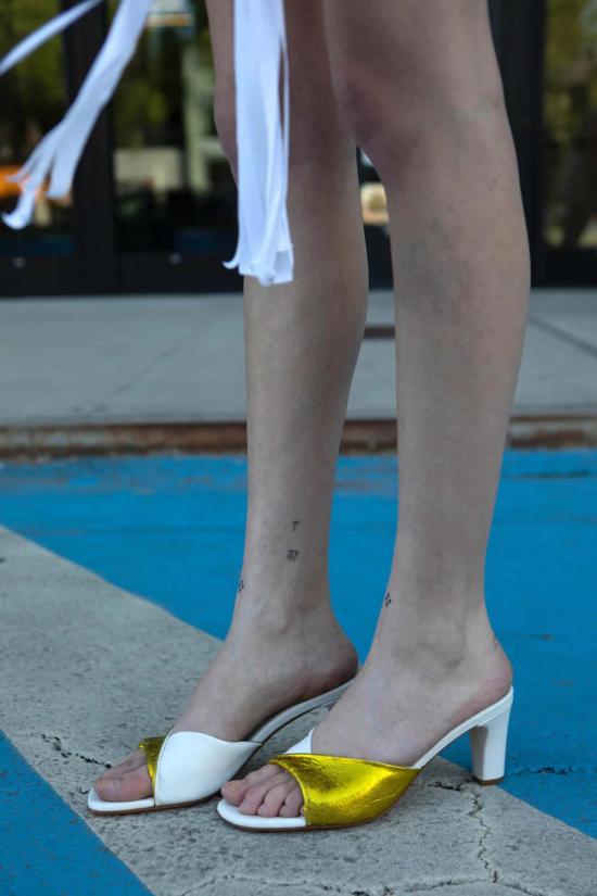  마리암 나시르 자데 뮬/슬리퍼 루이스 힐 화이트 카프