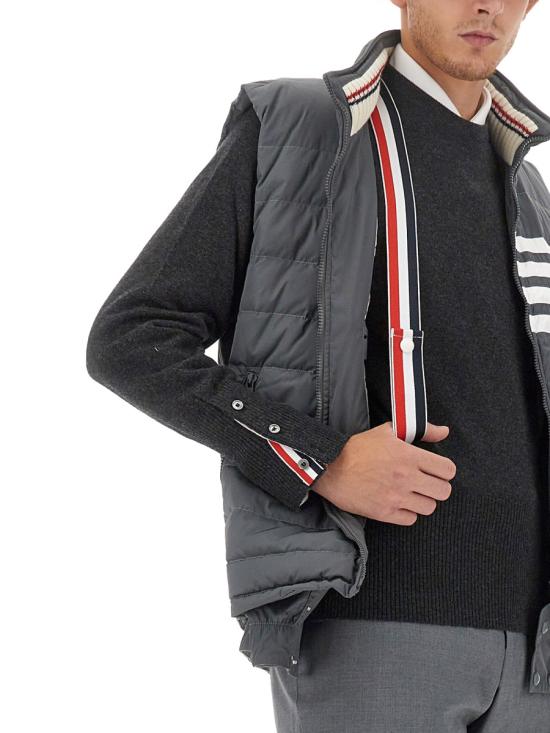 25SS 톰브라운 베스트 MVD024X 07259035 GREY - THOM BROWNE