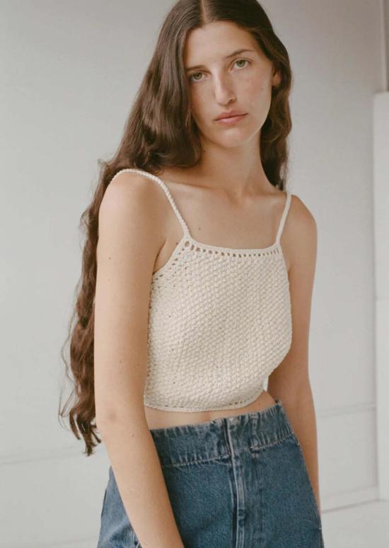  샤이나 모트 민소매 티셔츠 산사 탑