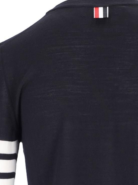 25FW 톰브라운 4바 릴렉스드 스웨터 FKA280A Y1014 415 Blue - THOM BROWNE