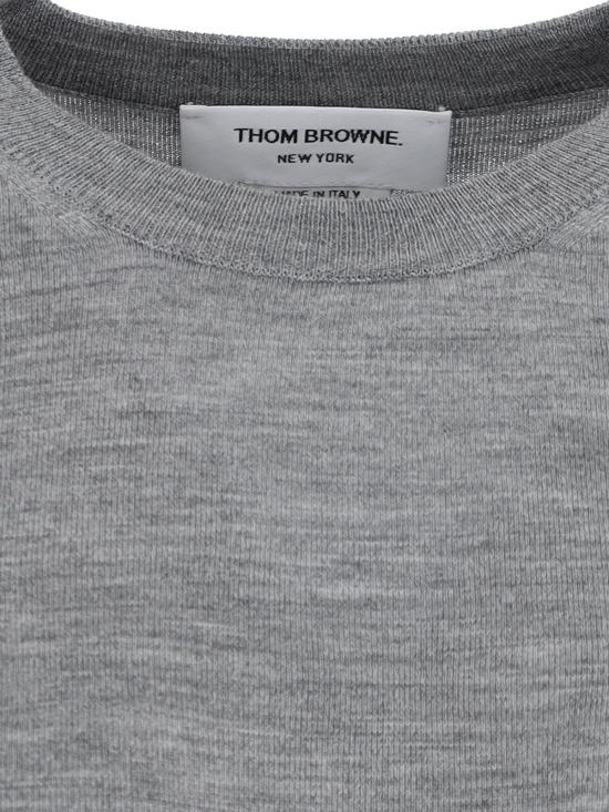 25FW 톰브라운 4바 릴렉스드 스웨터 FKA280A Y1014 055 Grey - THOM BROWNE