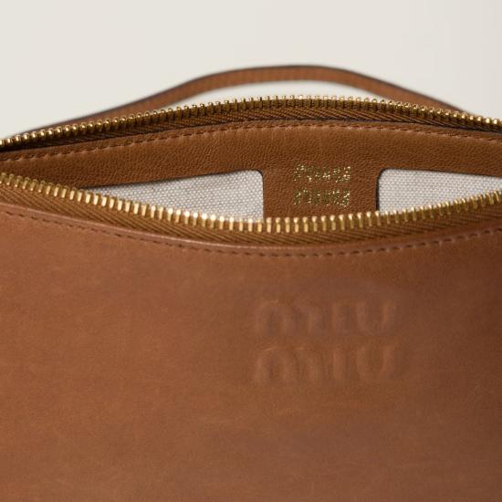 26SS 미우미우 나파 레더 미니 파우치 5NI007AEFXF0316 Brown - MIU MIU