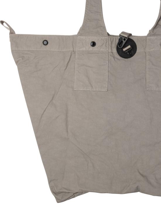  씨피 컴퍼니 트윌 레프트 핸드 로고 백 18CMAC054A 110305G 327 VINTAGE KHAKI DOM - C.P. COMPANY