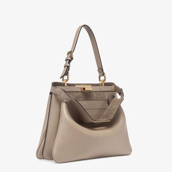 26SS 펜디 피카부 소프트 미디엄백 8BN353AOVHF0E65 Brown - FENDI