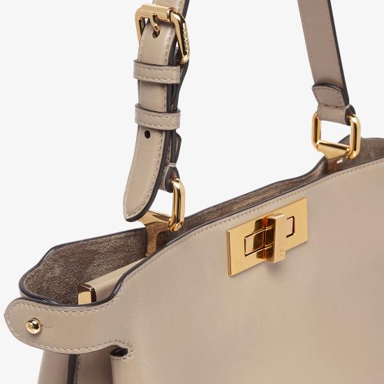 26SS 펜디 피카부 소프트 미디엄백 8BN353AOVHF0E65 Brown - FENDI