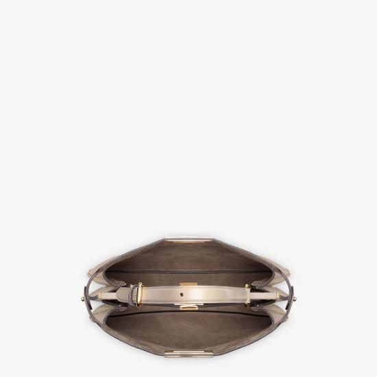 26SS 펜디 피카부 소프트 미디엄백 8BN353AOVHF0E65 Brown - FENDI