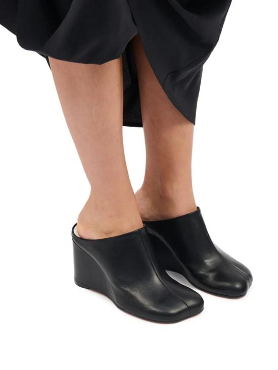 25FW MM6 메종마르지엘라 어시메트릭 토 레더 뮬  S66WX0066P5000 T8013 AB023945 - MM6 MAISON MARGIELA