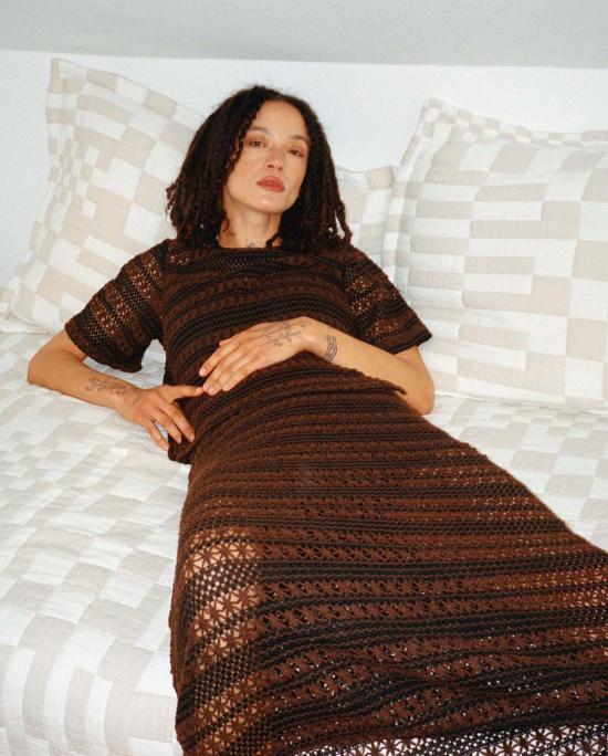  알리 골든 반팔 티셔츠 워븐 티셔츠 브라운/블랙 크로셰 - ALI GOLDEN