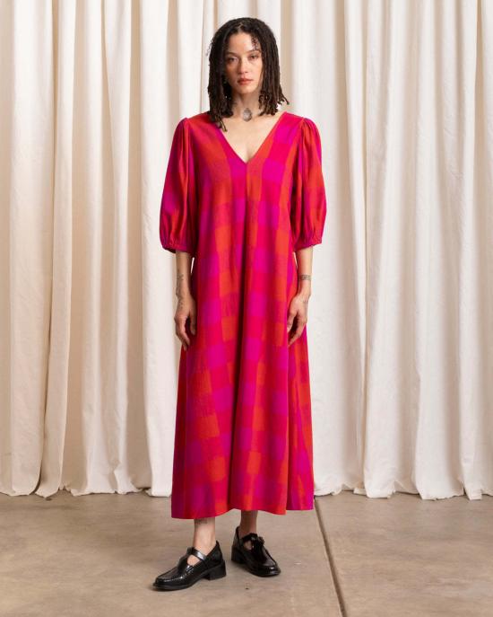  알리 골든 롱 원피스 더블 V넥 맥시 드레스 포피/핑크 플레드 - ALI GOLDEN