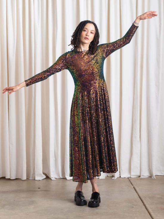  알리 골든 롱 원피스 세퀸 피티드 드레스 아이리디센트 - ALI GOLDEN