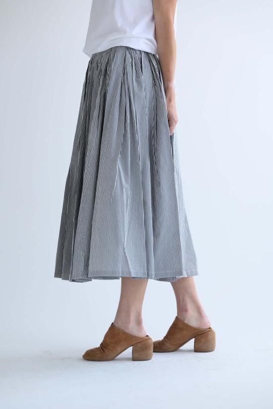  아푼토비 미디 스커트 푼토 B 블루 스트라이프 플리츠 스커트 - A PUNTO B